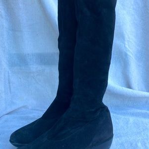 Robert Clergerie black Ioane suede boots, size 7. Very good condition.